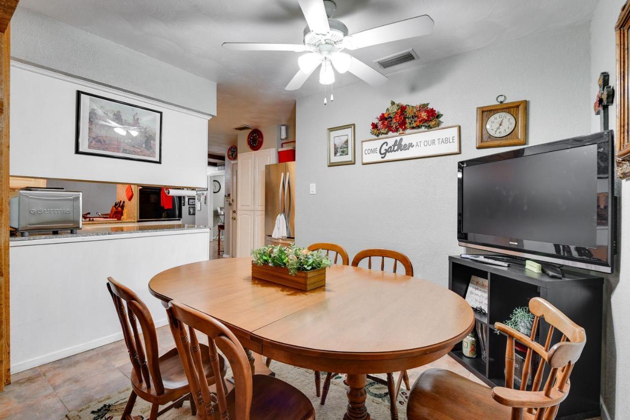 Arlington Home With Patio, Walk To Atandt Stadium! Luaran gambar