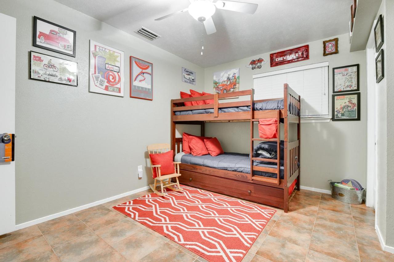 Arlington Home With Patio, Walk To Atandt Stadium! Luaran gambar