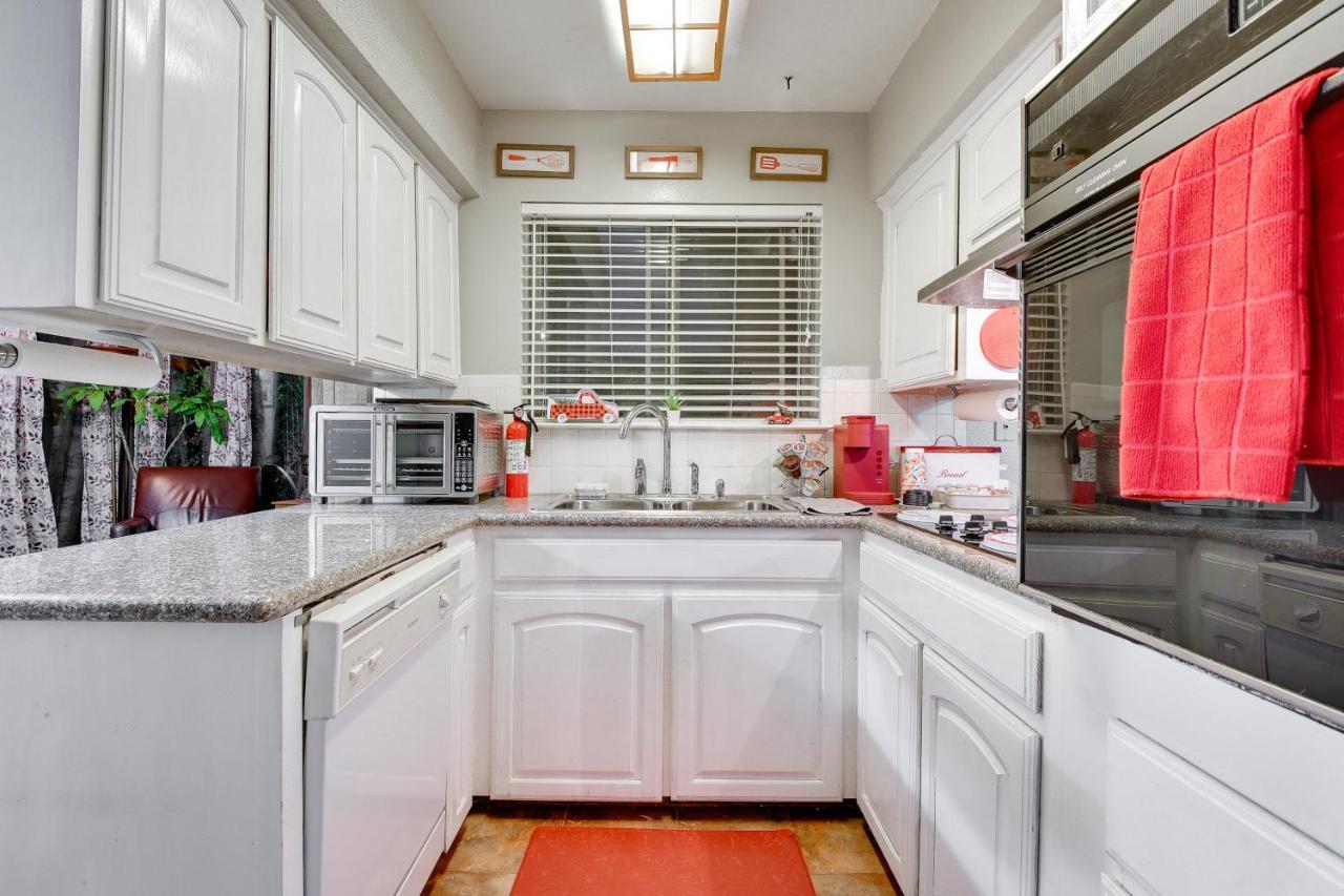 Arlington Home With Patio, Walk To Atandt Stadium! Luaran gambar