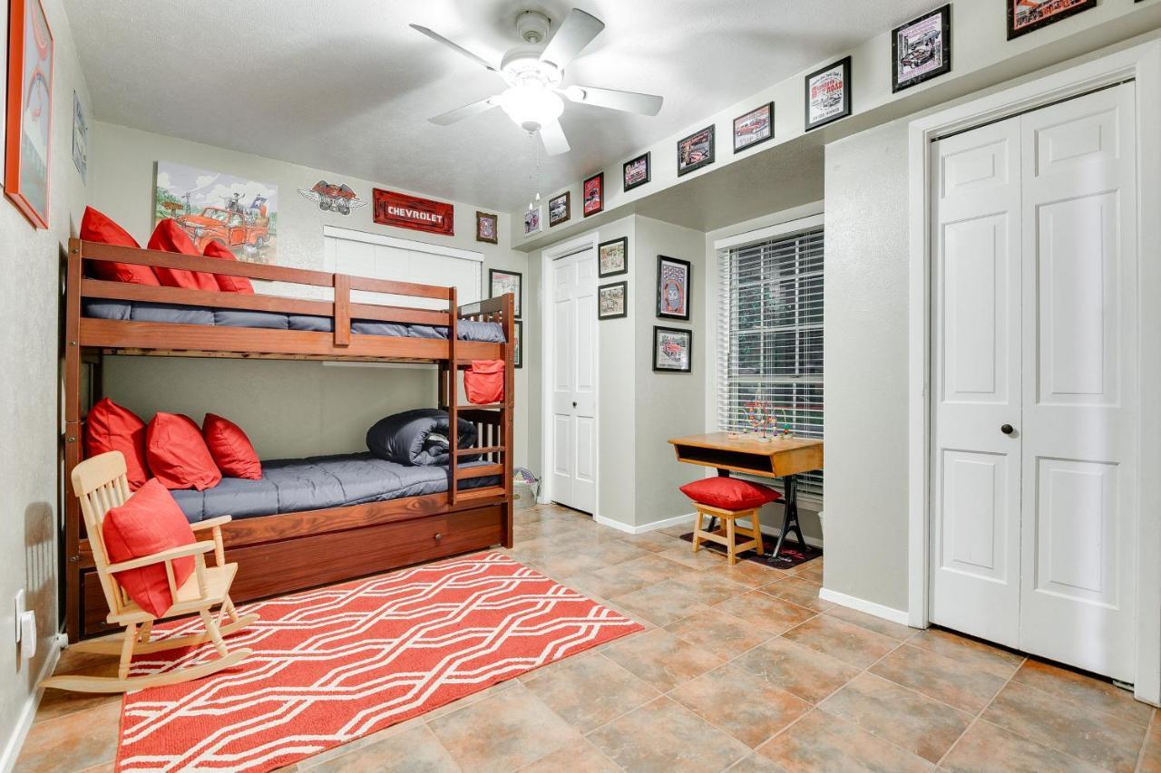 Arlington Home With Patio, Walk To Atandt Stadium! Luaran gambar